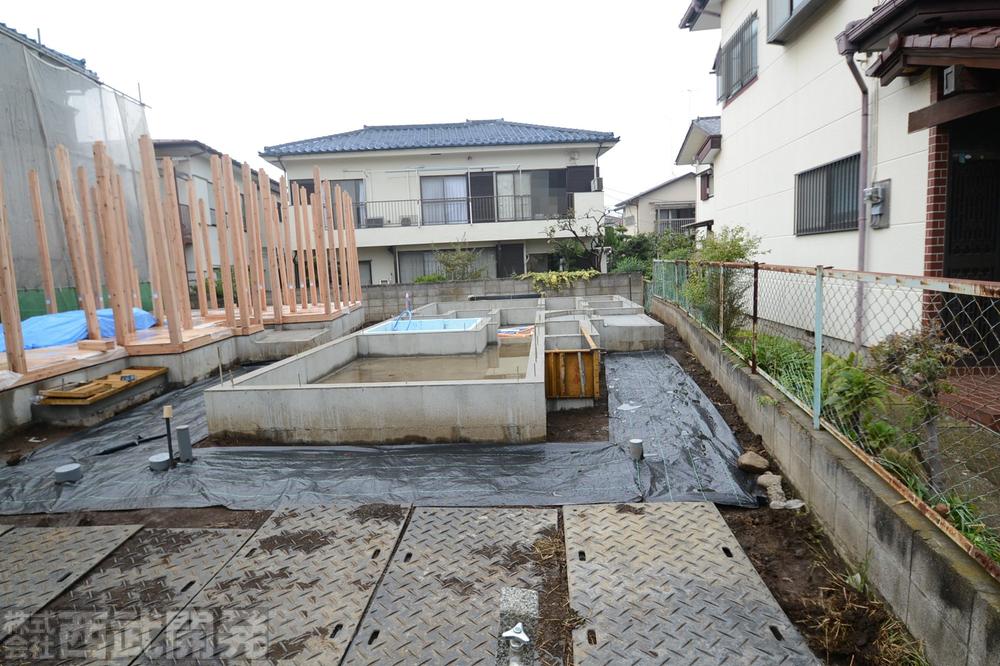 Local photos, including front road. Local (11 May 2013) Shooting Building 2