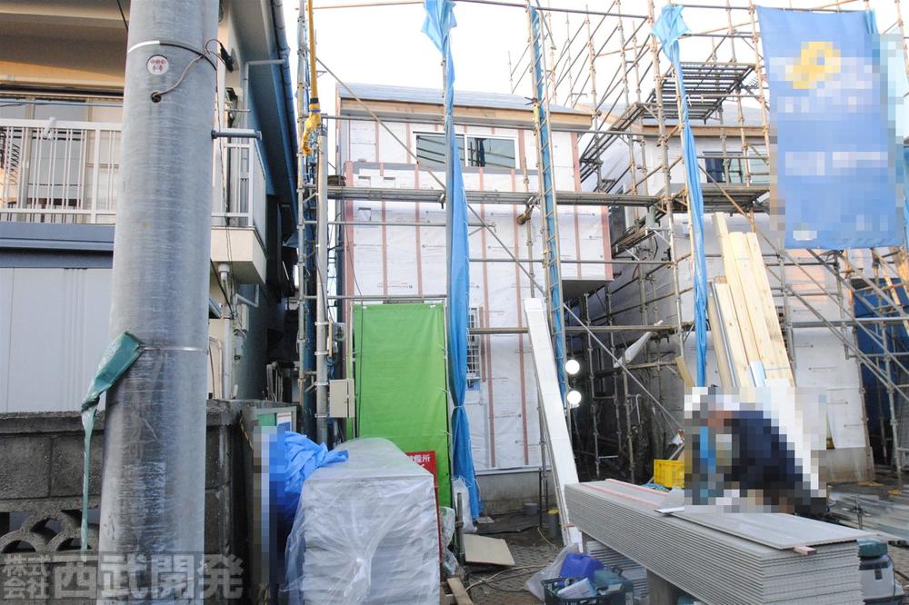 Local photos, including front road. Local (11 May 2013) Shooting 1 Building