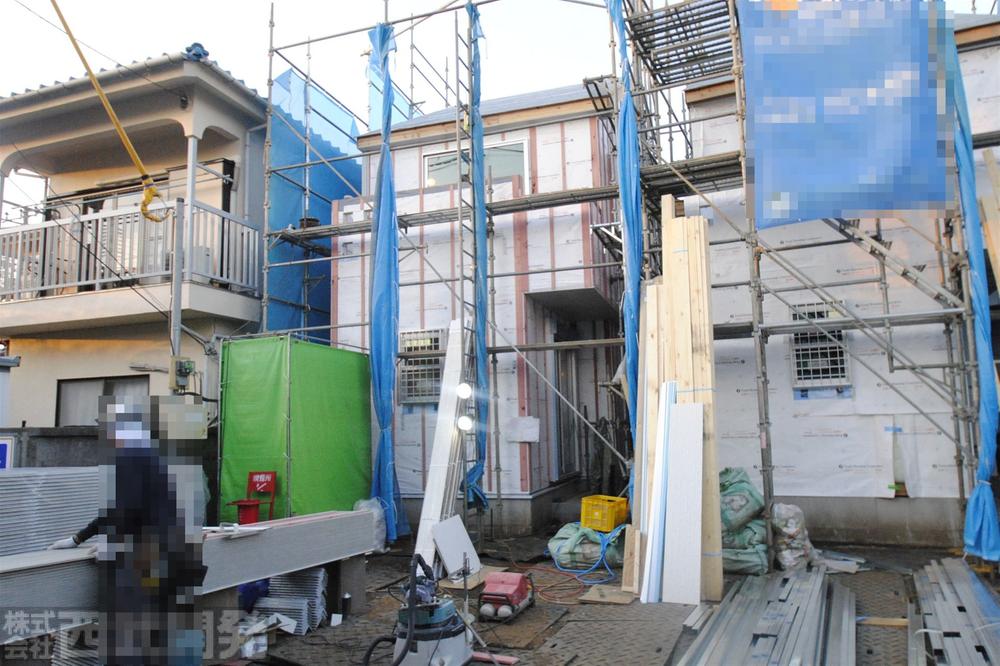 Local photos, including front road. Local (11 May 2013) Shooting 1 Building