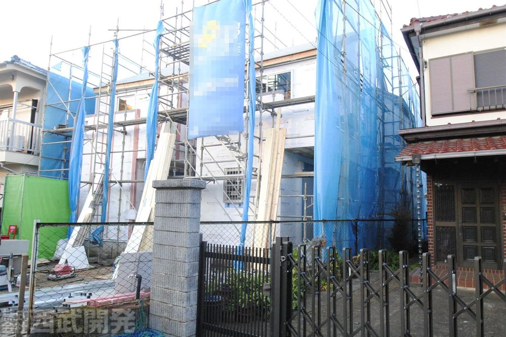 Local photos, including front road. Local (11 May 2013) Shooting Building 2