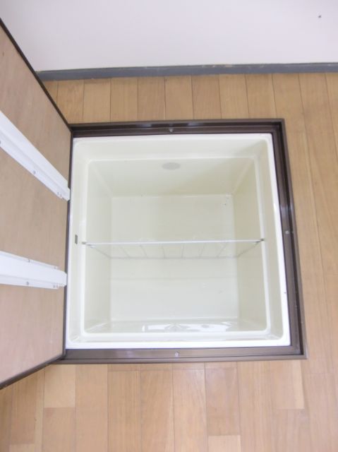 Other Equipment. With under-floor storage