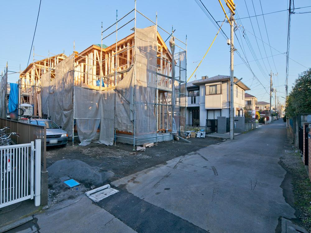 Local photos, including front road. Local (11 May 2013) Shooting