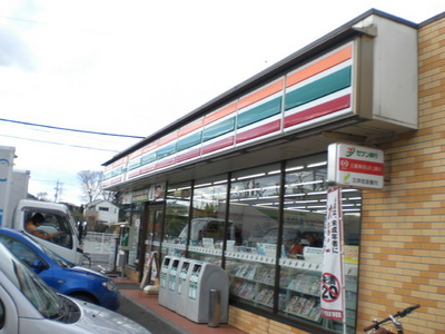 Convenience store. 300m to Seven-Eleven (convenience store)