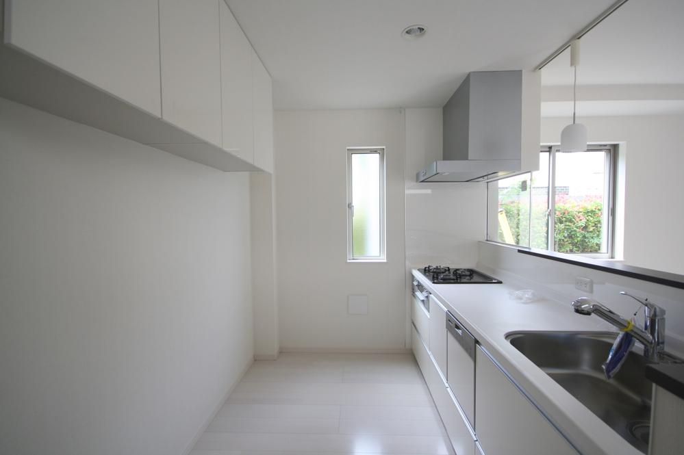 Kitchen. Local Photos