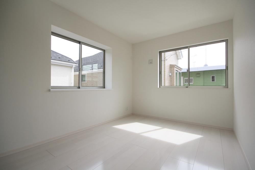 Non-living room. Local Photos