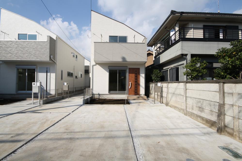 Local appearance photo. Local (11 May 2013) Shooting