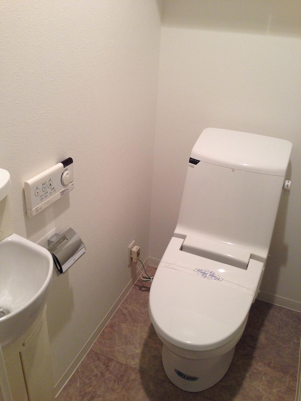 Toilet. November 2013 Shooting