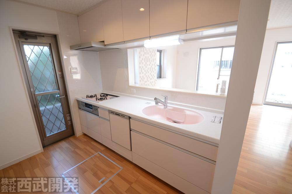 Kitchen. Artificial marble counter kitchen      With water purifier ・ Slide storage ・ Underfloor Storage