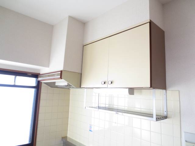 Kitchen. There is a kitchen upper receiving