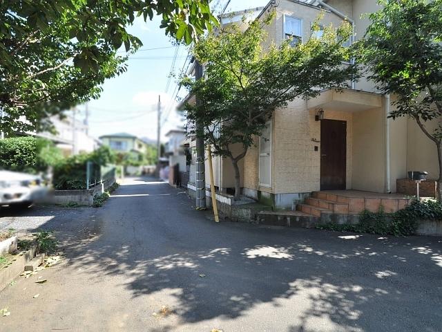 Local photos, including front road. 2-chome, contact road situation Kokubunji East yuan-cho