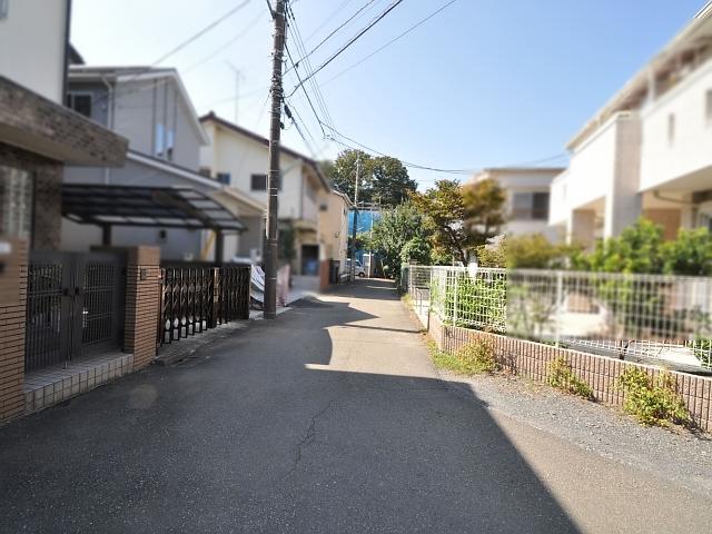 Local photos, including front road. 2-chome, contact road situation Kokubunji East yuan-cho