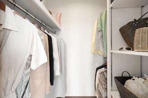 Set up a walk-in closet in the entire mansion. In addition to the 2 upstairs section is provided the attic storage or loft, Ensuring plenty of storage space