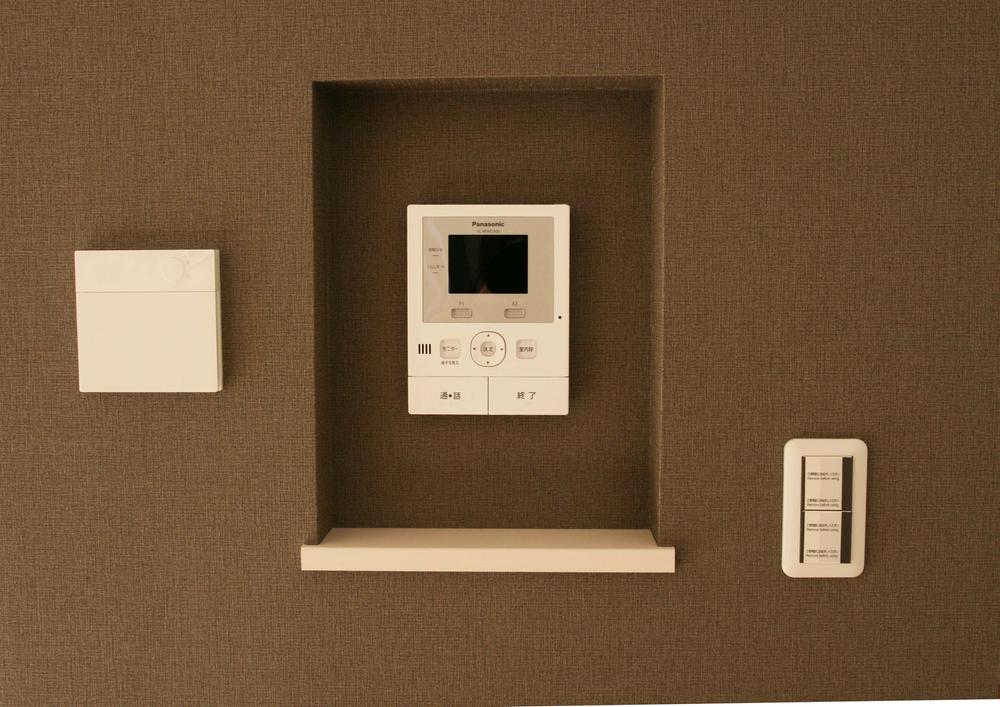 Other. ● intercom with a monitor of the peace of mind