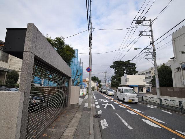 Local photos, including front road. Contact road situation