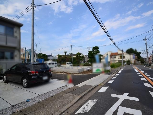Local photos, including front road. Kokubunji Izumi-cho 1-chome, contact road situation