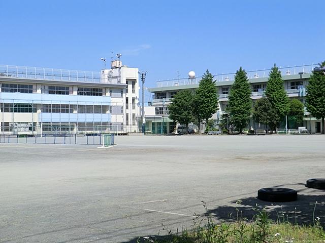 Junior high school. Kokubunji Tatsudai 1435m until the third junior high school