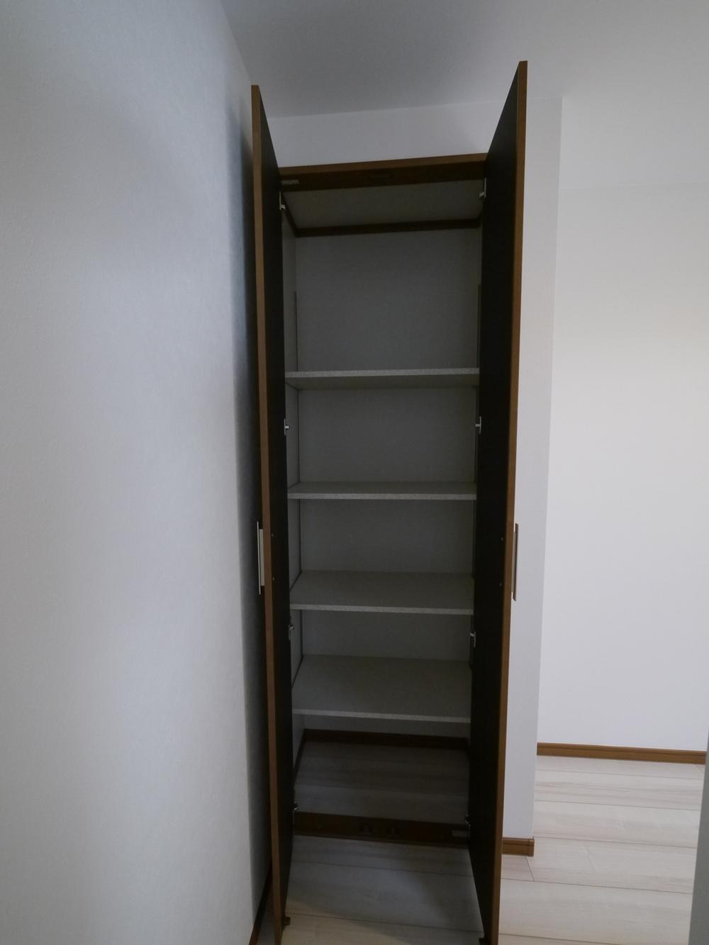 Receipt. Large capacity capable of storing the kitchen next to the pantry.