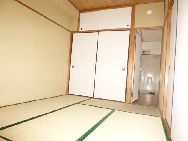 Living and room. Japanese-style room to settle