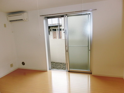 Living and room. 6 Pledge is a Western-style space
