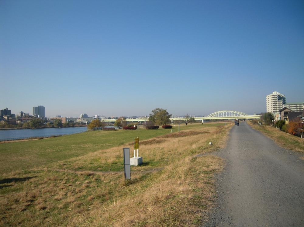Other Environmental Photo. Sidewalk along the Tama River. Celebrating the station from here.