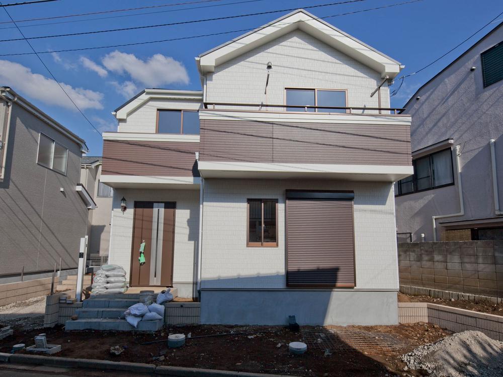 Local appearance photo. Indoor (11 May 2013) Shooting