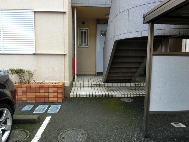 lobby. Entrance is a space