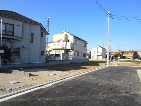 Local photos, including front road. Local, including front road