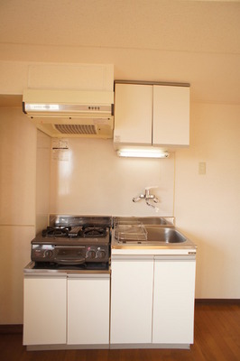 Kitchen. Cooking fun be! Two-burner gas stove can be installed kitchen! 