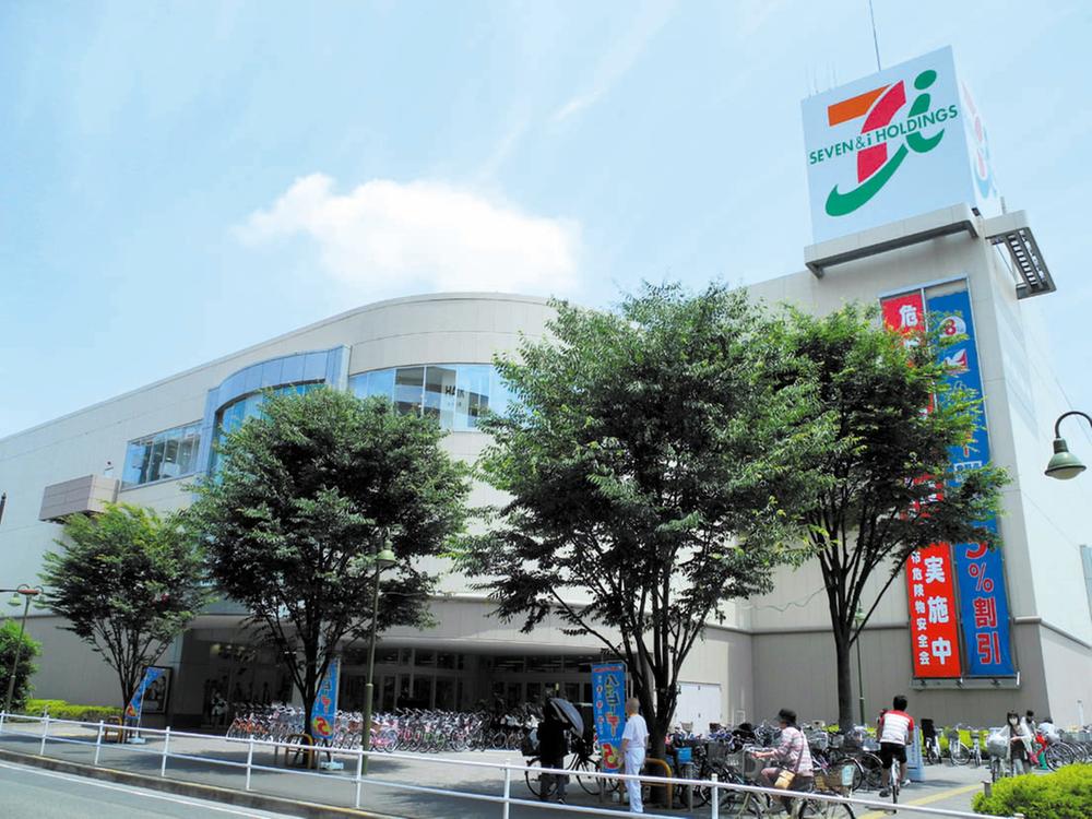 Supermarket. To Ito-Yokado 925m