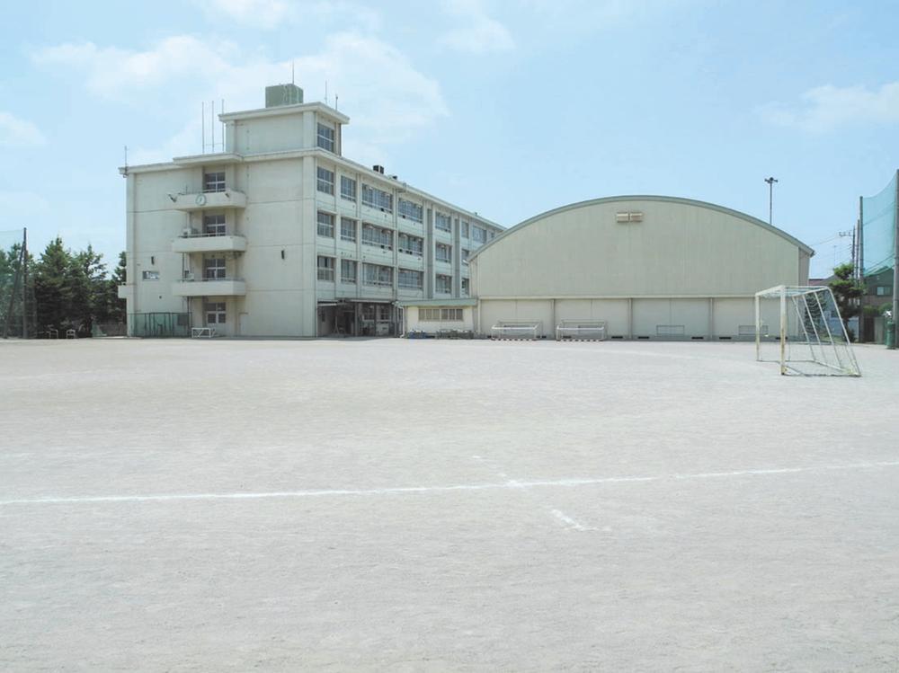 Junior high school. Komae 1055m until the fourth junior high school