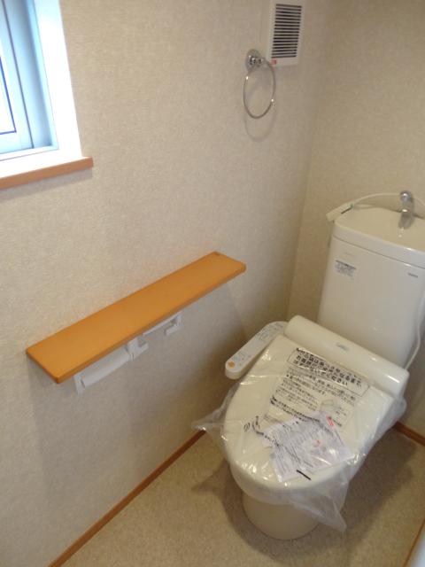 Toilet. WC of Washlet! The window also available, It is bright space! 