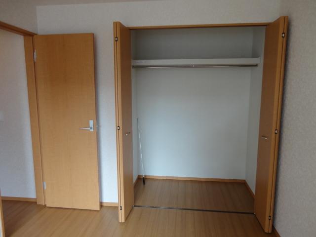 Receipt. All rooms were fitted with a closet! Since the depth also, Space spacious. 