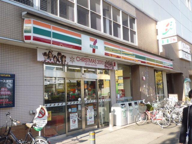 Convenience store. Seven-Eleven Komae Ekimae up (convenience store) 295m