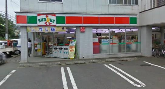Convenience store. Thanks Komae Iwadominami store up (convenience store) 138m