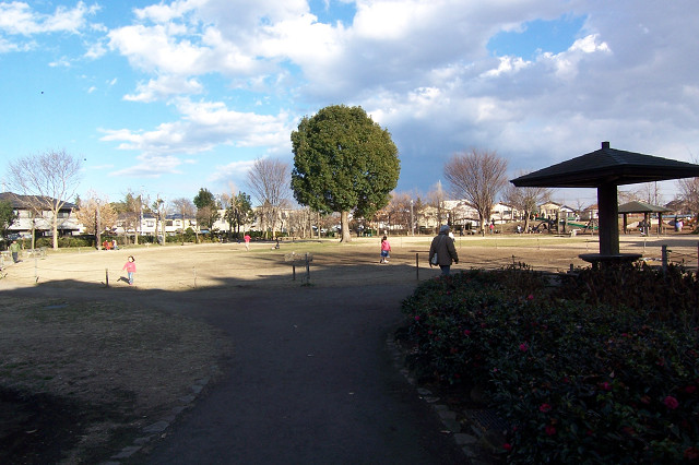 park. 784m to Maehara park (park)