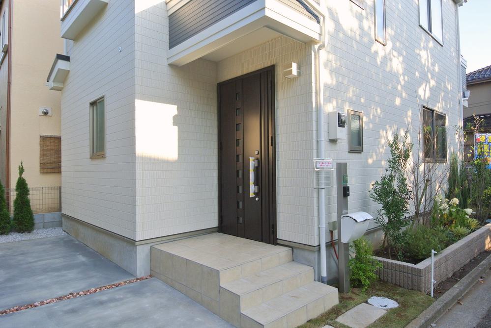 Local appearance photo. Selling local