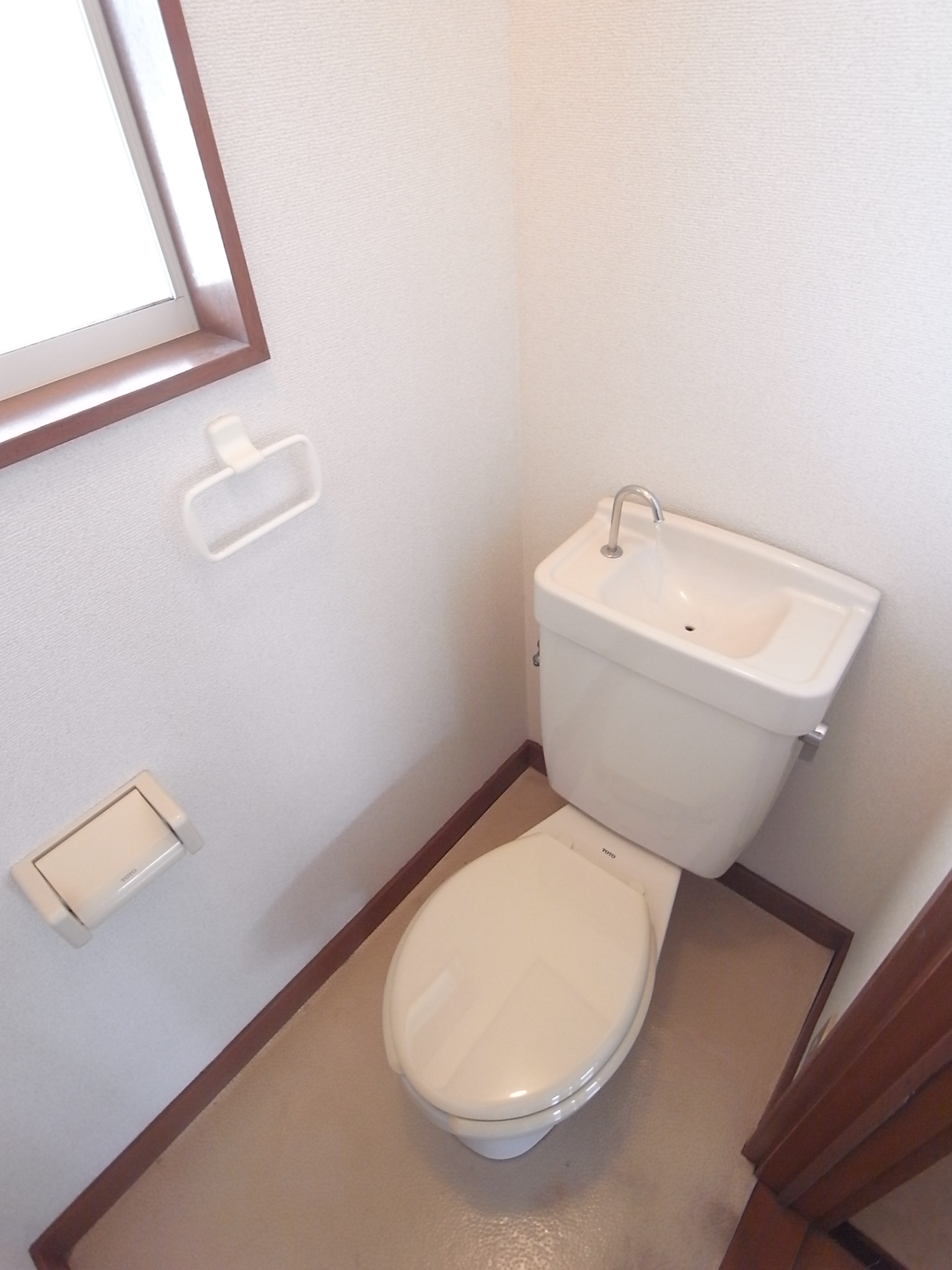 Toilet. Toilets: Madoyu