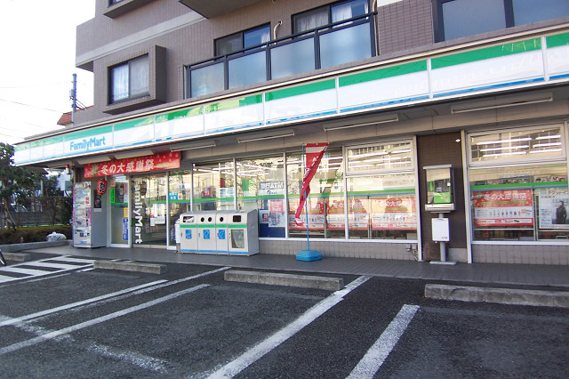 Convenience store. FamilyMart Sands Komae Nishinogawa store up (convenience store) 254m