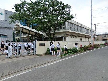 Junior high school. Komae 282m until the second junior high school