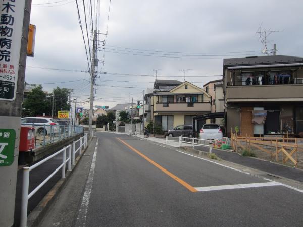 Local photos, including front road. Local front road