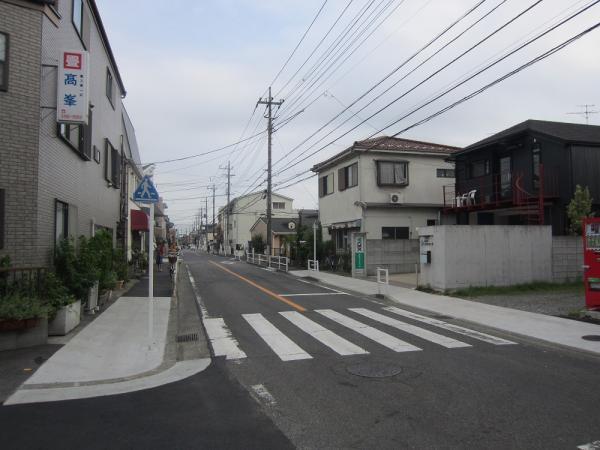 Local photos, including front road. Frontal road