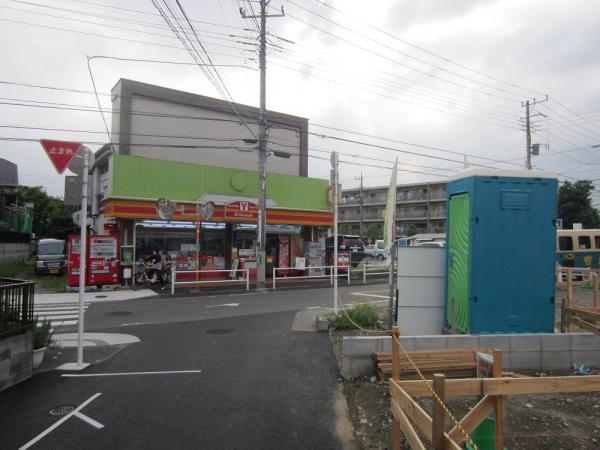 Local photos, including front road. Frontal road