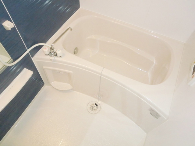 Bath. Reheating ・ It is a bath with a bathroom drying function