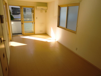 Living and room. Since the corner there are many windows in the room is breathable good room