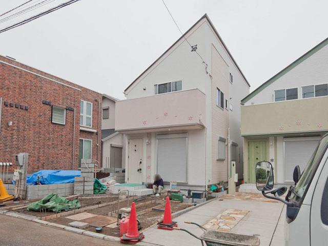 Local appearance photo. Local (11 May 2013) Shooting