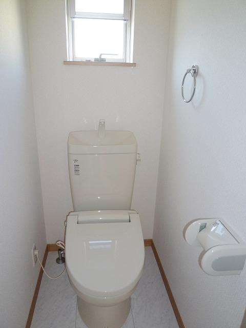 Toilet. Second floor toilet (2013 / 12 / 06 shooting)