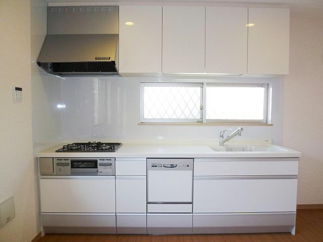 Kitchen. From the kitchen front (2013 / 12 / 06 shooting)