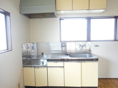 Kitchen. In the corner room, The kitchen is also a good air permeability.