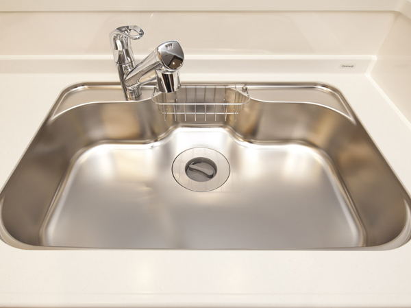 Kitchen.  [Water purifier with mixing faucet ・ Quiet sink] A built-in water purifier to the water faucet. Also clean in the sink if pulled out the shower. Also, The sink is suppressed it is water sound processing, Also happily cooking and cleaning up while talking.