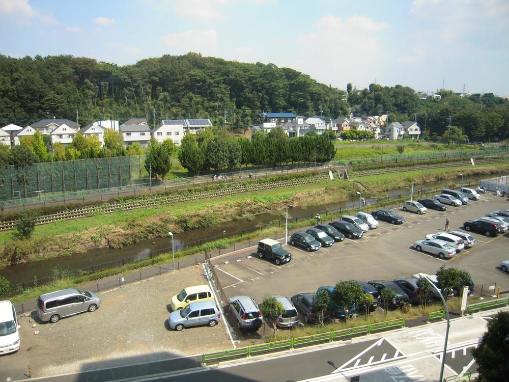 View photos from the dwelling unit. Northeast side of the Western-style is good lookout for front of Nogawa. View from local (September 2013) Shooting